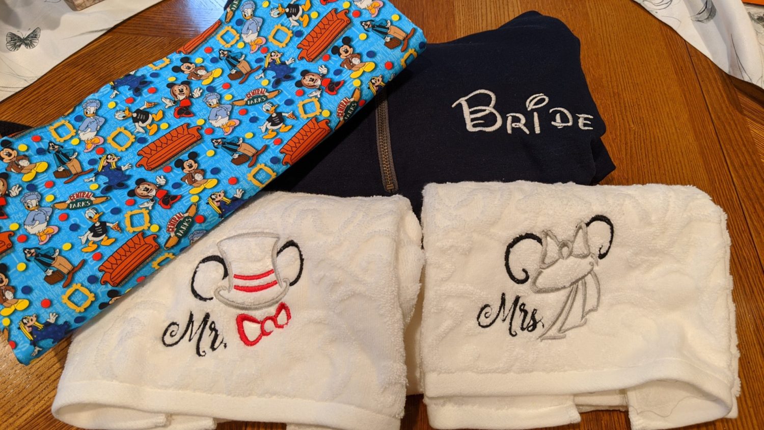 Disney Vacation Gift Guide — Abroad Wife-Familly Travel